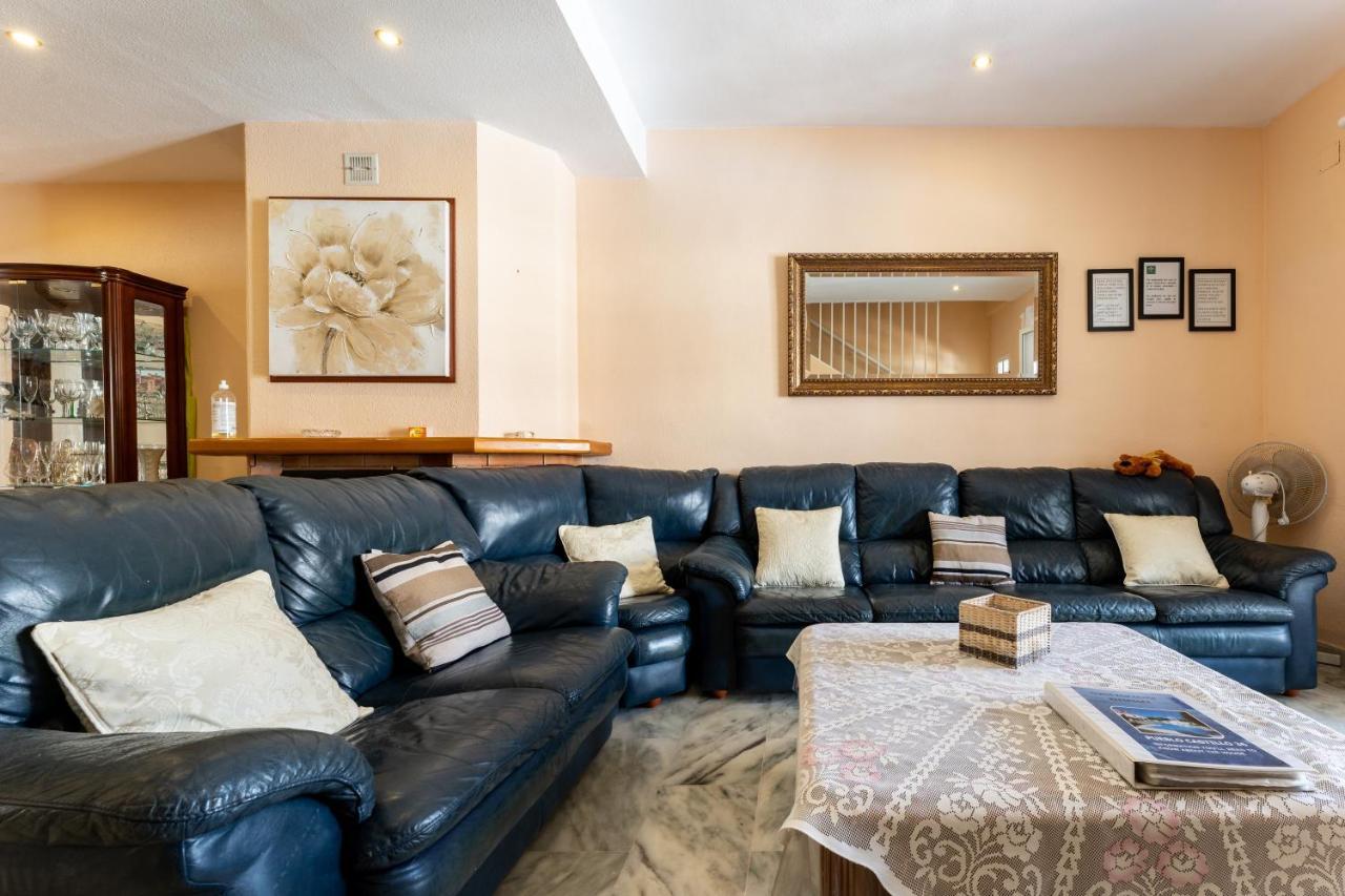 Townhouse Beachside Фуэнхирола Экстерьер фото